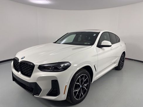 Certified 2024 BMW X4 xDrive30i w/ Premium Package image 3