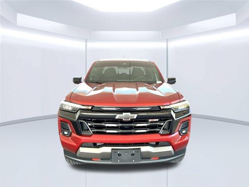 Used 2024 Chevrolet Colorado Z71 w/ Z71 Convenience Package 2 AWD/4WD image 3
