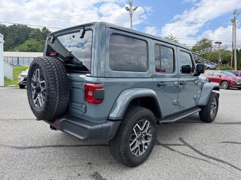Used 2024 Jeep Wrangler Unlimited Sahara w/ Safety Group AWD/4WD image 6