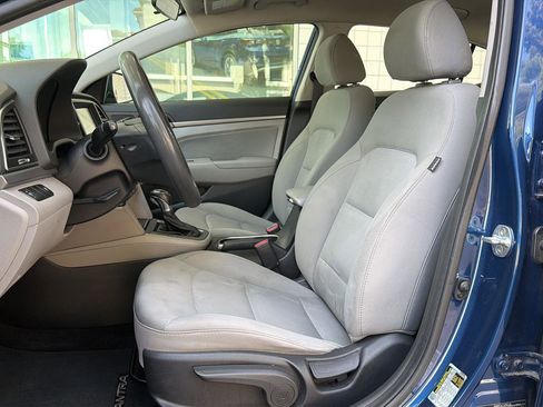 Used 2017 Hyundai Elantra SE FWD image 17