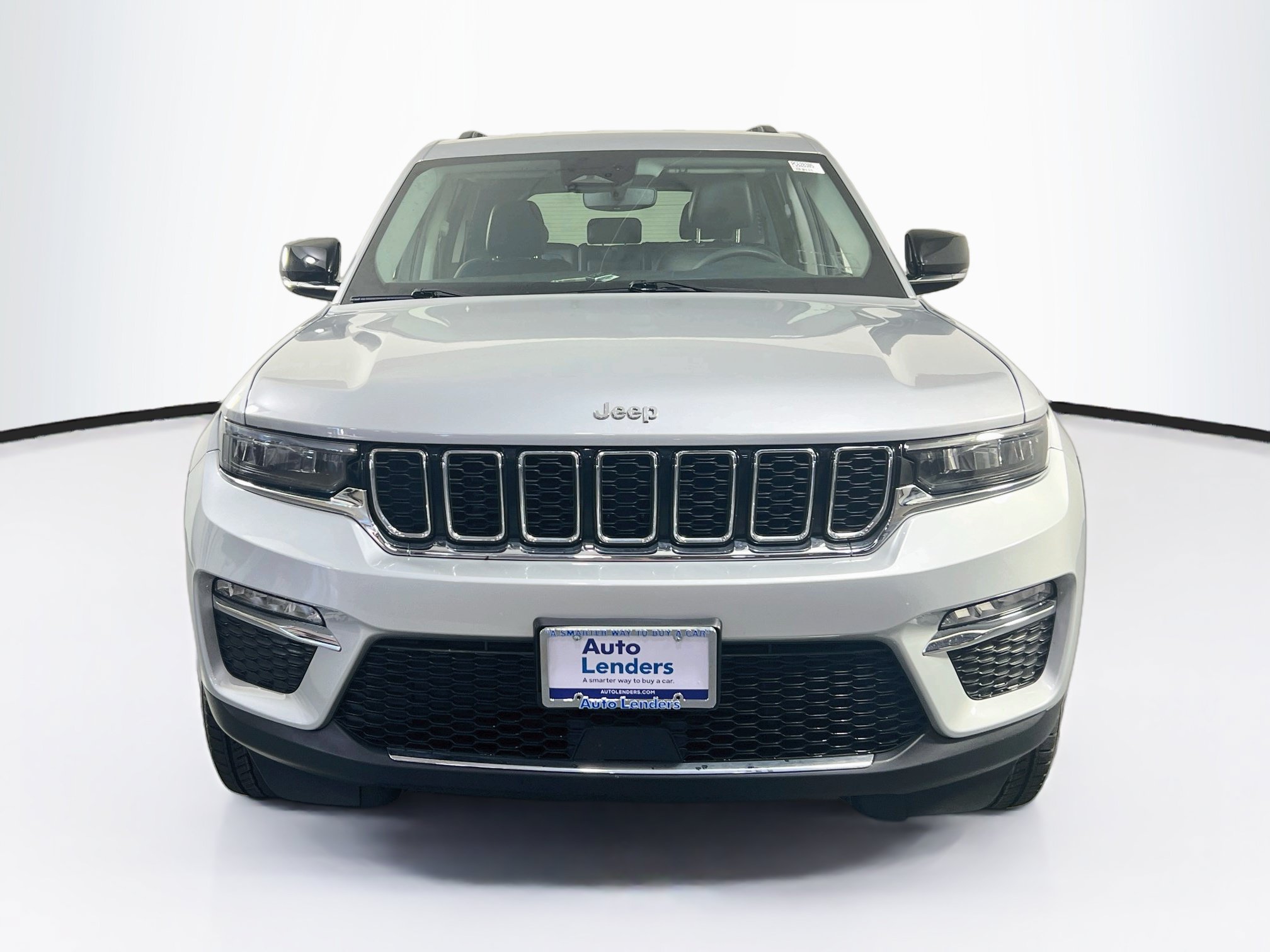 Used 2023 Jeep Grand Cherokee Limited AWD/4WD image 2