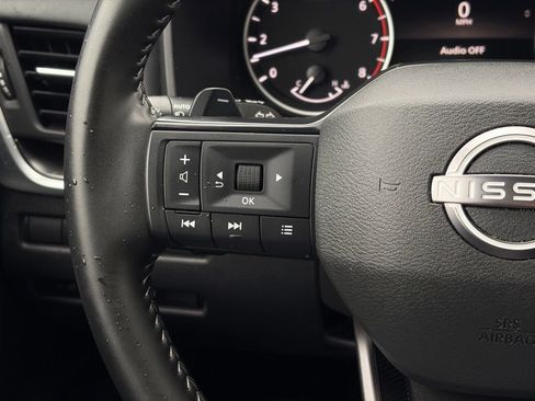 Used 2025 Nissan Rogue SV FWD image 16