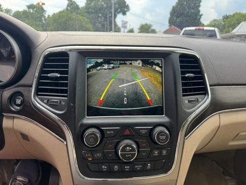 Used 2018 Jeep Grand Cherokee Overland RWD image 18