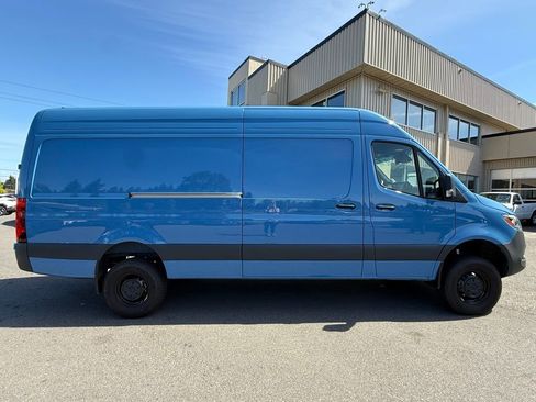 Used 2025 Mercedes-Benz Sprinter 2500 image 3