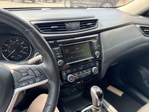 Used 2018 Nissan Rogue SV FWD image 10
