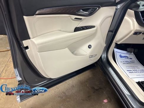 Used 2021 Buick Envision Avenir w/ Technology Package II image 7