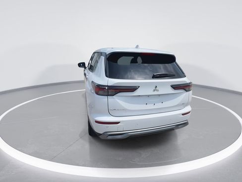 New 2025 Mitsubishi Outlander SE image 7