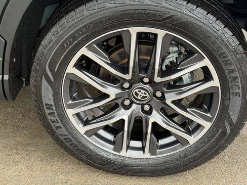 Certified 2026 Toyota Corolla Cross XLE FWD image 8