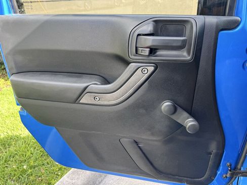 Used 2015 Jeep Wrangler Sport AWD/4WD image 13