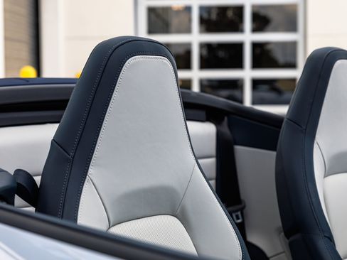 Used 2025 Porsche 911 Carrera image 2