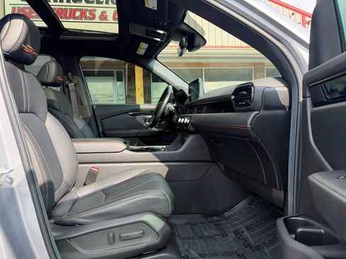 Used 2025 Honda Pilot TrailSport image 29