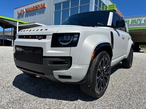 Used 2026 Land Rover Defender 110 image 18