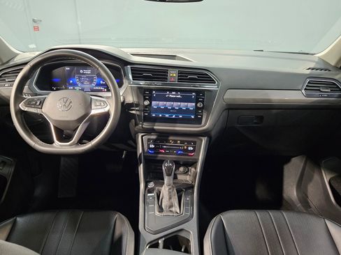 Used 2024 Volkswagen Tiguan SE image 10
