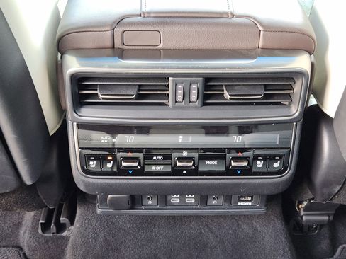 Used 2023 Lexus LX 600 4WD w/ Luxury Package image 38