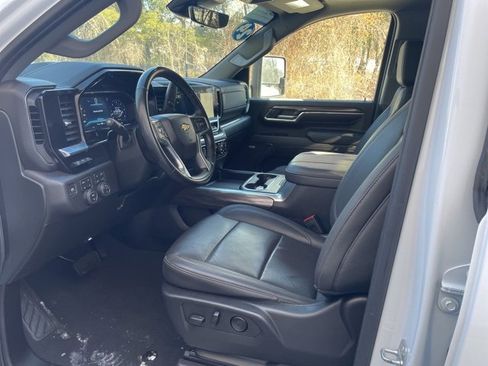 Used 2024 Chevrolet Silverado 2500 LTZ w/ LTZ Premium Package image 11