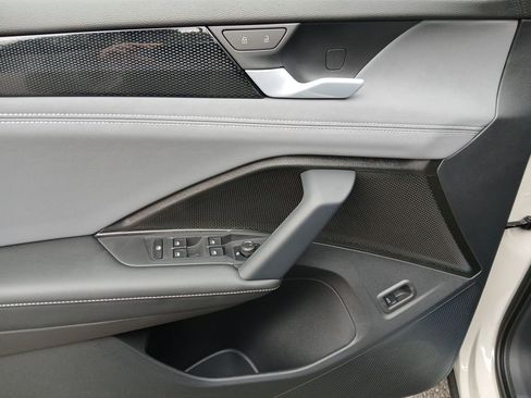 New 2026 Volkswagen Tiguan SE R-Line FWD image 11