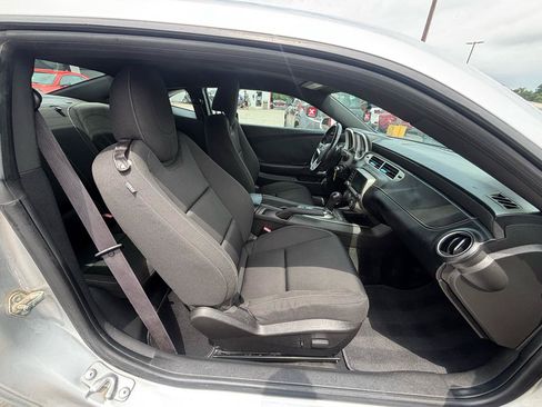 Used 2015 Chevrolet Camaro LT RWD image 10