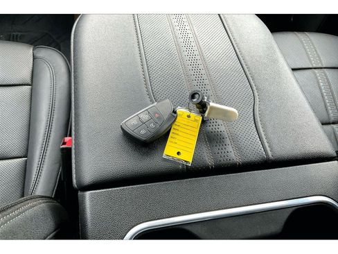 Used 2024 Chevrolet Silverado 1500 High Country w/ Technology Package image 13