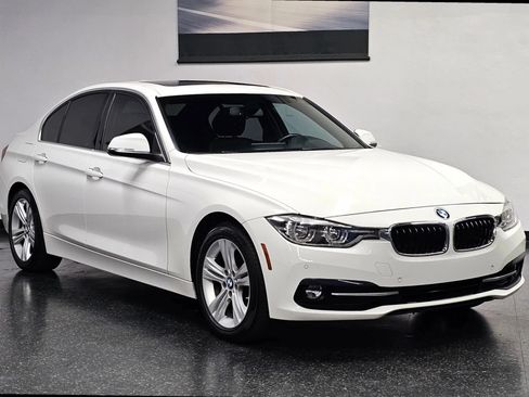 Used 2018 BMW 328d Sedan RWD image 2