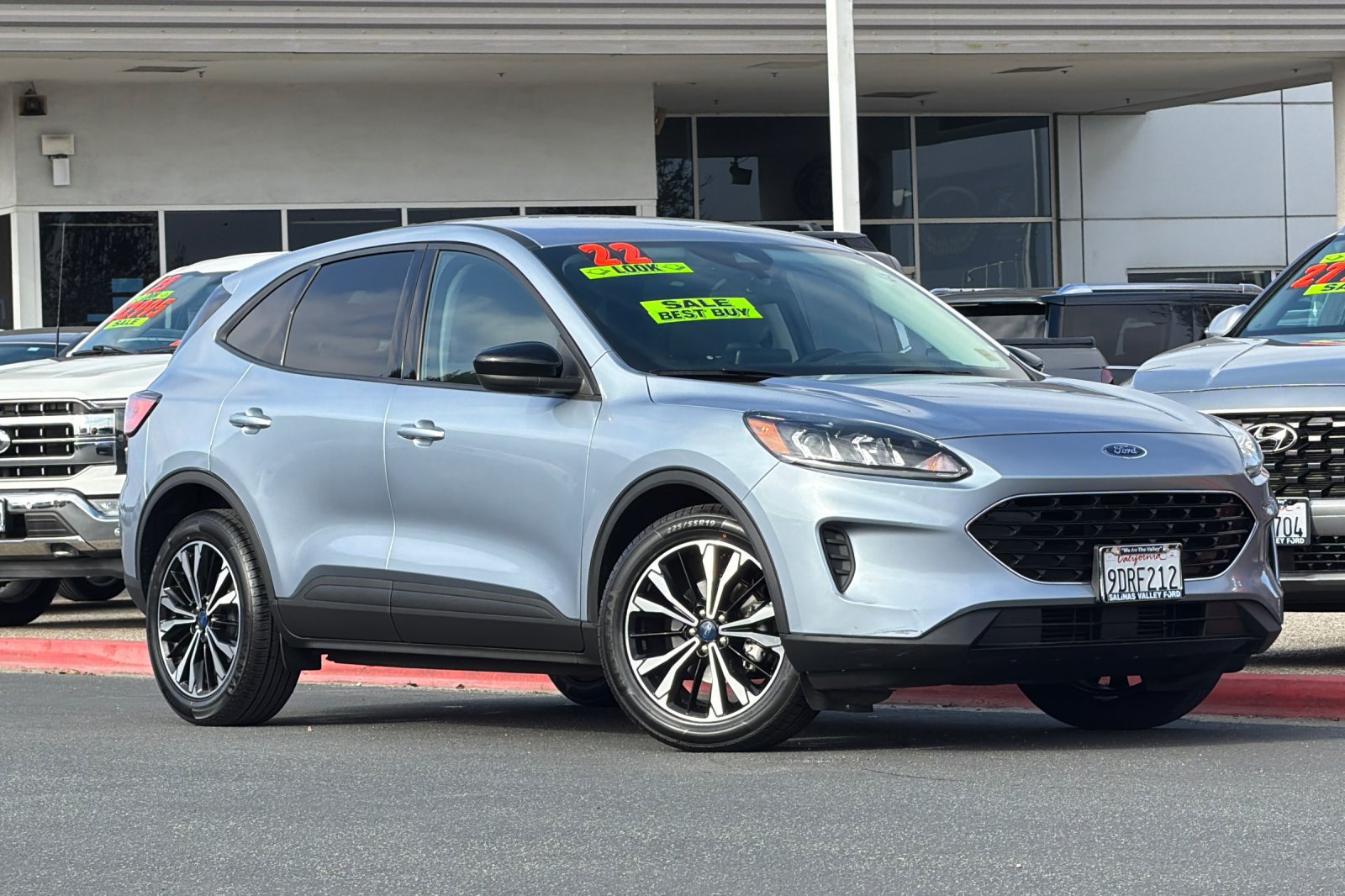 Used 2022 Ford Escape SE FWD image 2