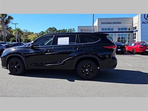 Used 2021 Toyota Highlander LE image 20