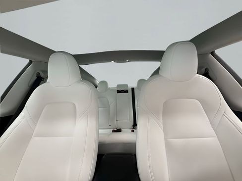 Used 2023 Tesla Model 3 Standard Range image 14