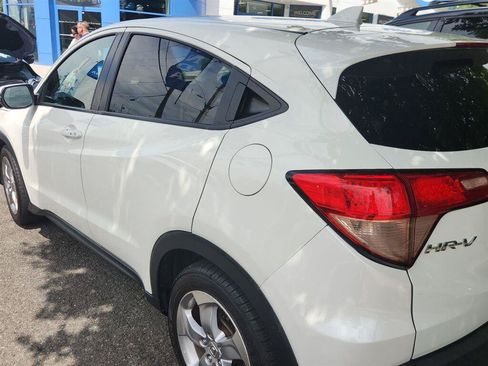 Used 2017 Honda HR-V EX image 3