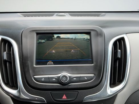 Used 2019 Chevrolet Equinox LS FWD image 17