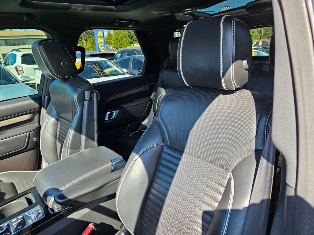 Used 2018 Land Rover Discovery HSE AWD/4WD image 16