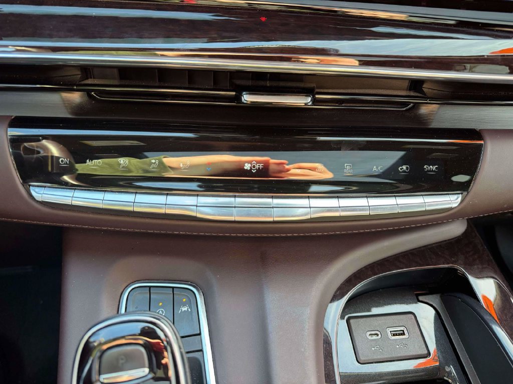 Used 2023 Cadillac Escalade Sport Platinum AWD/4WD image 31