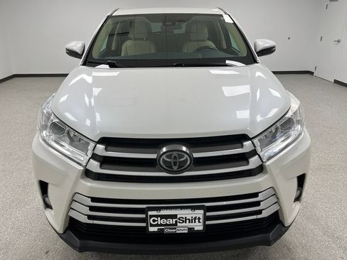 Used 2018 Toyota Highlander Plus w/ Carpet Mat Package (TMS) AWD/4WD image 3