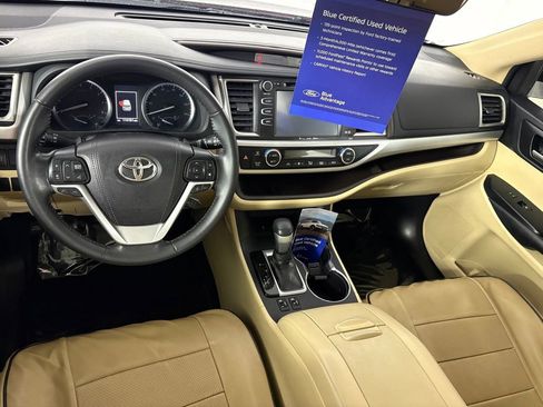 Used 2018 Toyota Highlander XLE AWD/4WD image 27