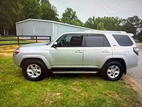 Used 2018 Toyota 4Runner SR5 RWD image 2