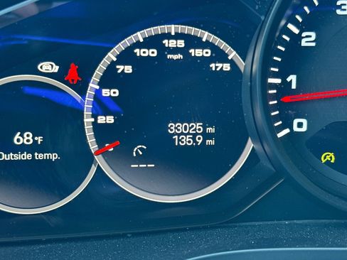 Certified 2022 Porsche Cayenne AWD/4WD image 25
