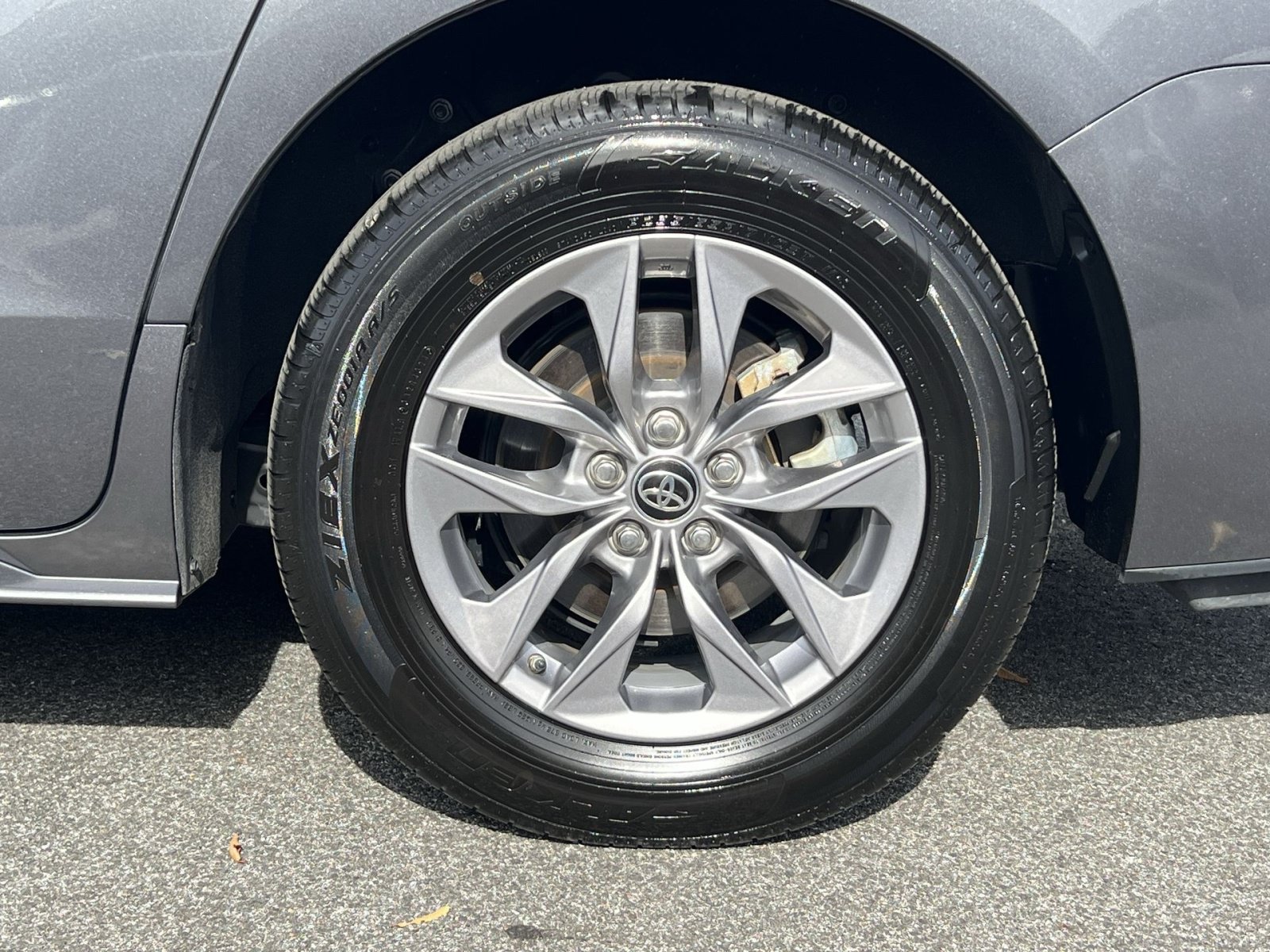 Used 2025 Toyota Sienna LE FWD image 10