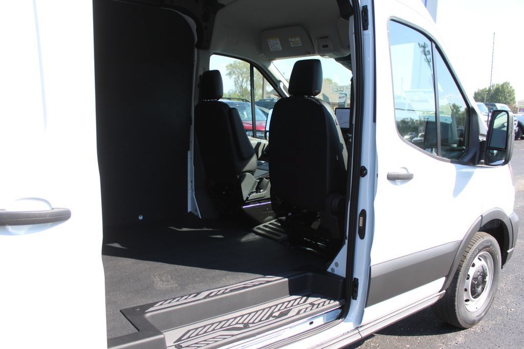 New 2027 Ford Transit 250 148 Medium Roof w/ Load Area Protection Package RWD image 15