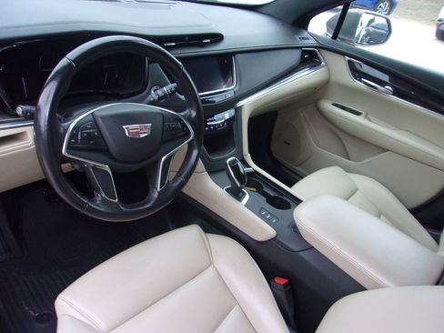 Used 2018 Cadillac XT5 AWD image 11