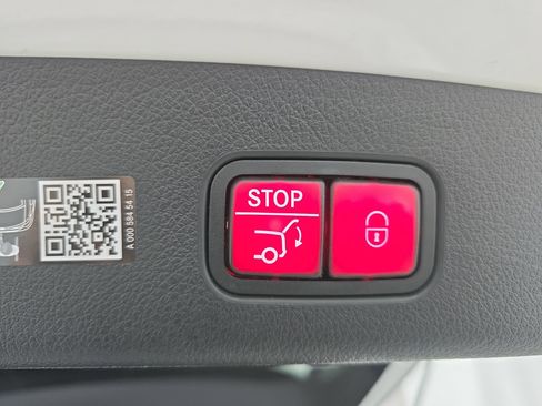 Used 2025 Mercedes-Benz GLC 300 image 13