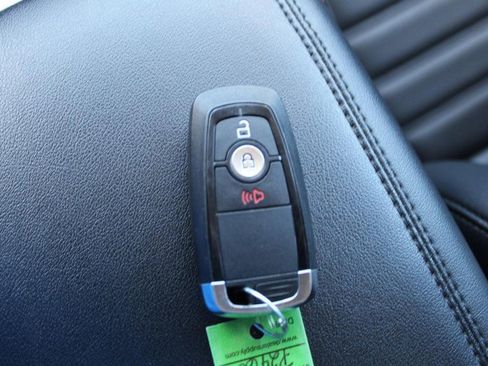Used 2024 Ford Edge SEL image 39