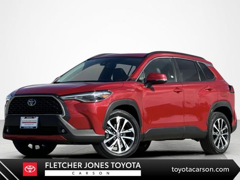 Certified 2022 Toyota Corolla Cross XLE image 1