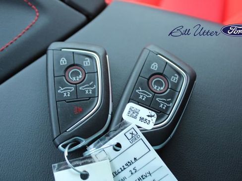 Used 2025 Chevrolet Corvette Stingray Coupe w/ 1LT RWD image 26