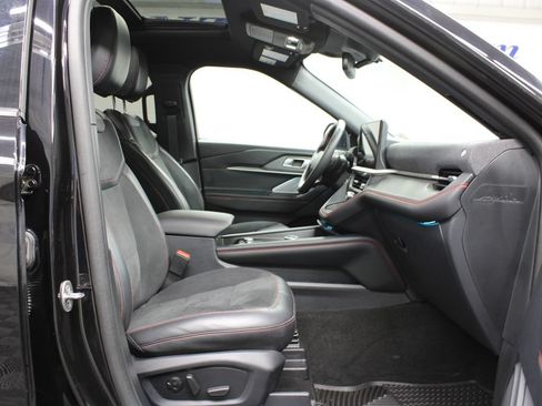 Used 2025 Ford Explorer ST AWD/4WD image 40
