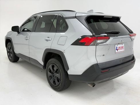 Used 2020 Toyota RAV4 LE FWD image 40
