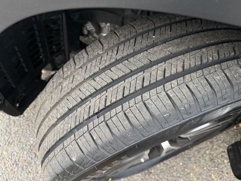 Used 2017 Toyota Highlander Plus image 23