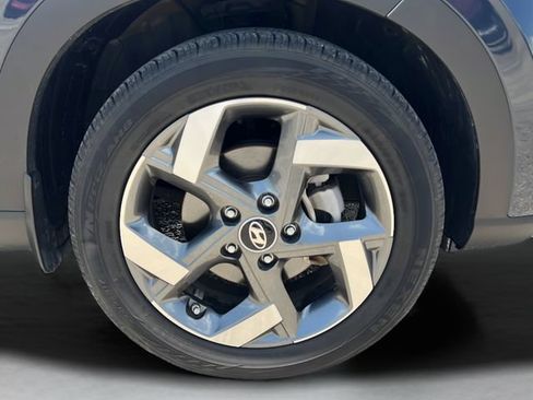 Certified 2024 Hyundai Venue Limited FWD image 29