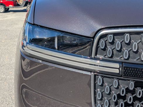 Certified 2025 Lincoln Navigator Reserve image 12