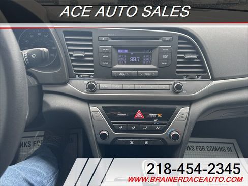 Used 2018 Hyundai Elantra SE image 12