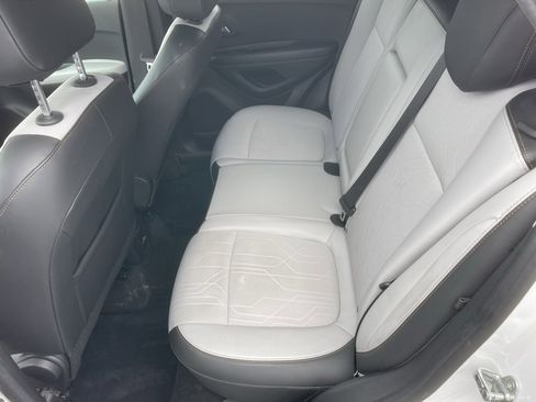 Used 2022 Chevrolet Trax LT w/ LT Convenience Package image 23