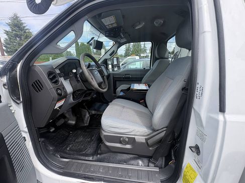 Used 2015 Ford F550 4x4 Regular Cab Super Duty w/ Power Equipment Group image 17