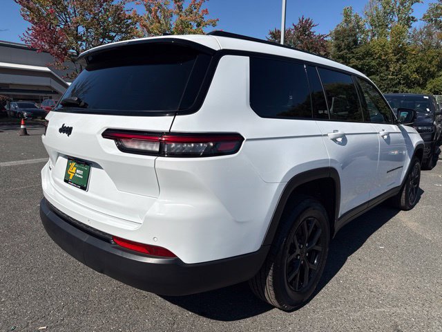 Used 2025 Jeep Grand Cherokee L Altitude AWD/4WD image 18